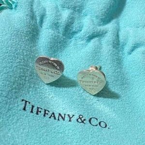 Return to Tiffany®
Heart Tag Stud Earrings